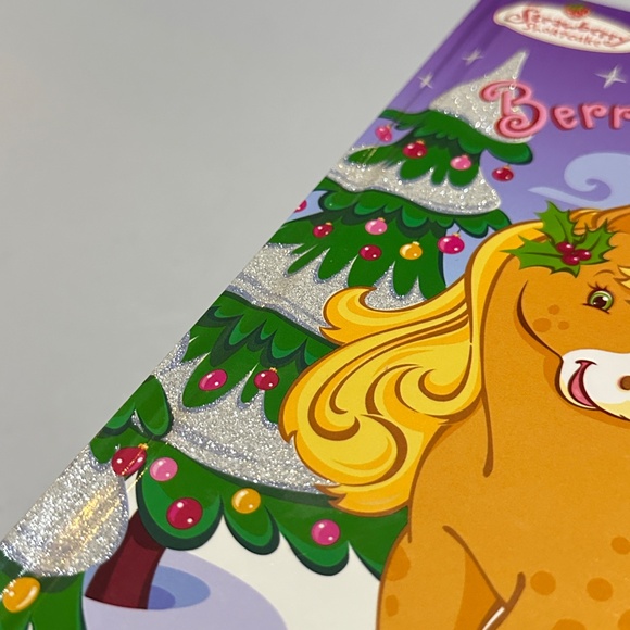 Vintage 2003 Strawberry Shortcake's Berry Merry Christmas Book with Hard Cover - Picture 5 of 15